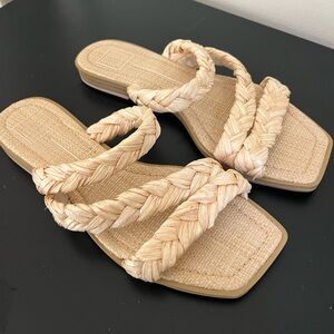 Dolce Vita Inman Raffia Sandals. Light beige size 8